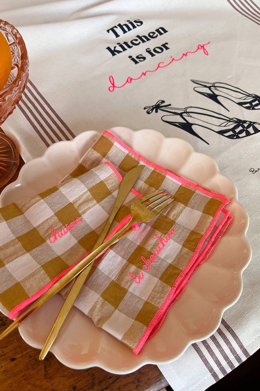 Serviettes de table à carreaux vichy et broderies