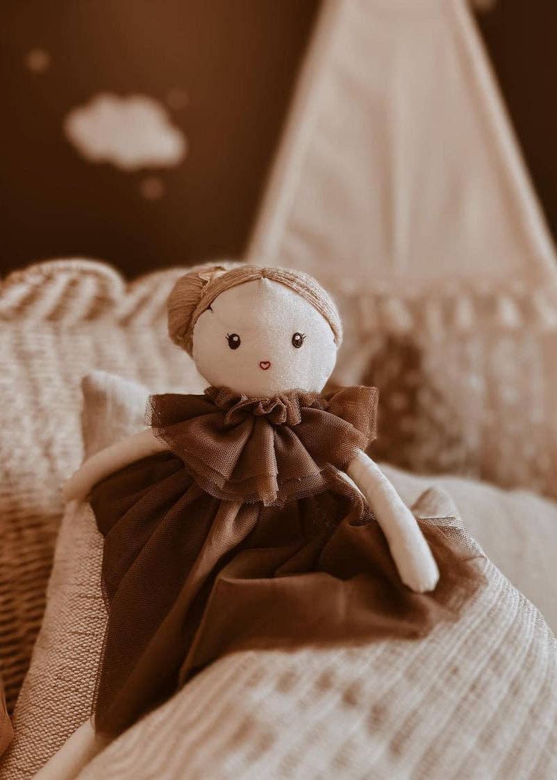 Dollies - Maggie Lu