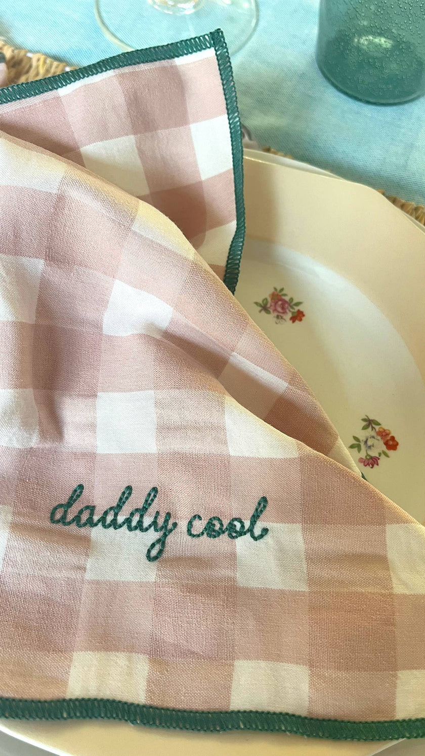 Serviettes de table à carreaux vichy et broderies