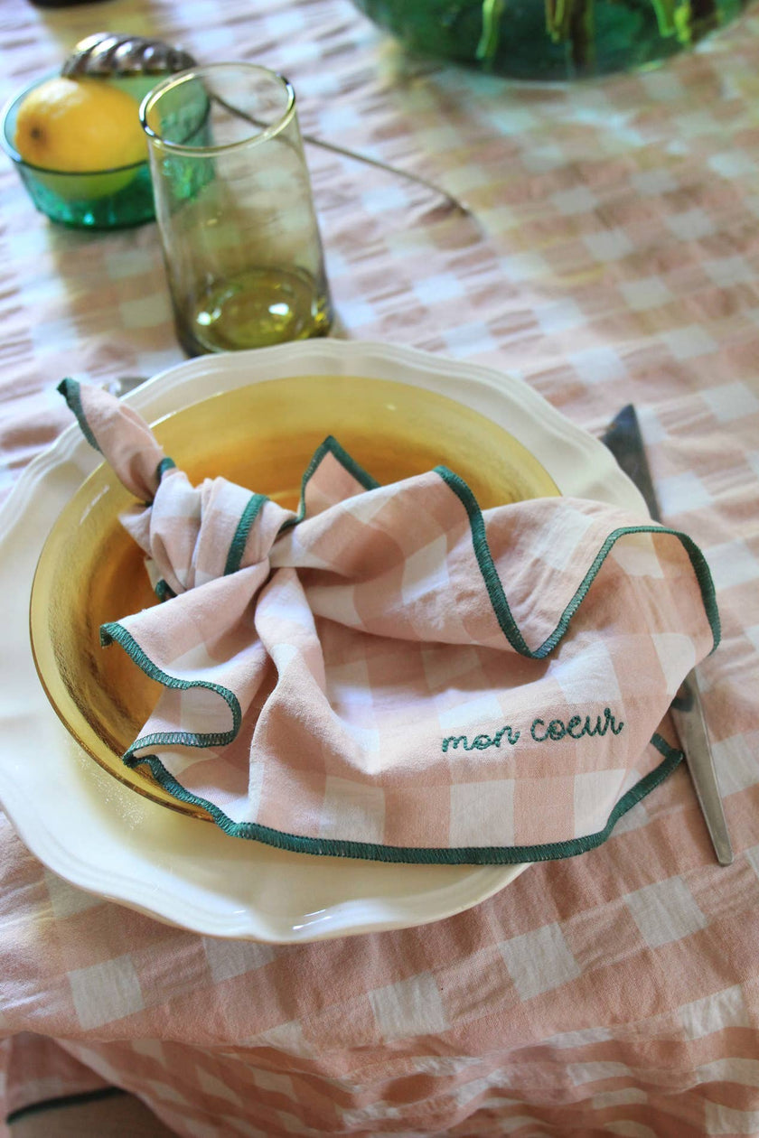 Serviettes de table à carreaux vichy et broderies