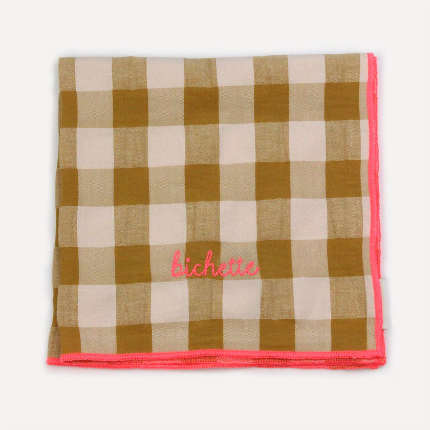 Serviettes de table à carreaux vichy et broderies