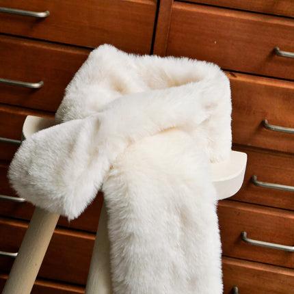 Echarpe à passant en fausse fourrure