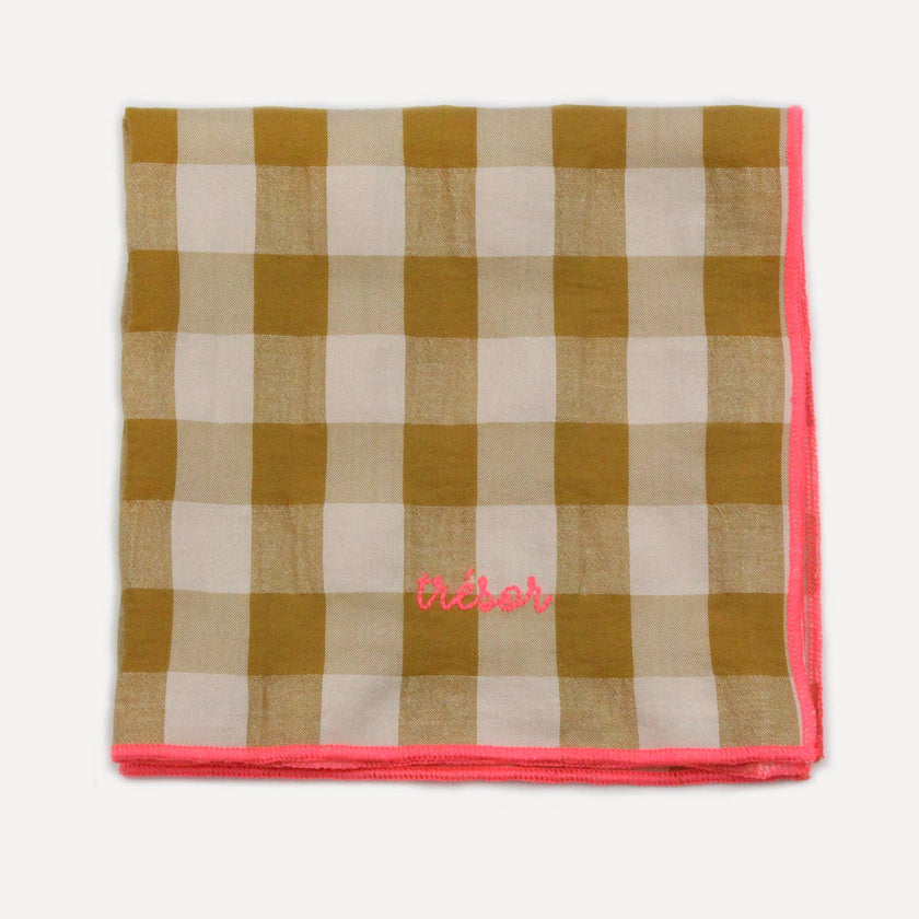 Serviettes de table à carreaux vichy et broderies