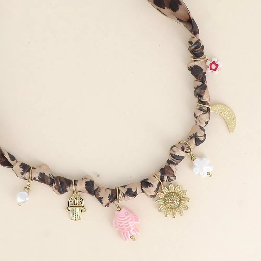 Collier en Tissu Motifs avec Breloques