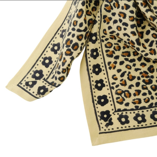 Foulard léopard mon grand indispensable Léo beige