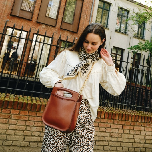 Foulard léopard mon grand indispensable Léo beige