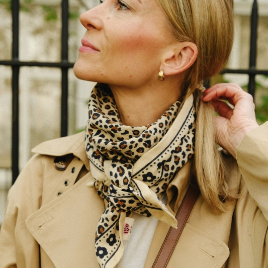 Foulard léopard mon grand indispensable Léo beige