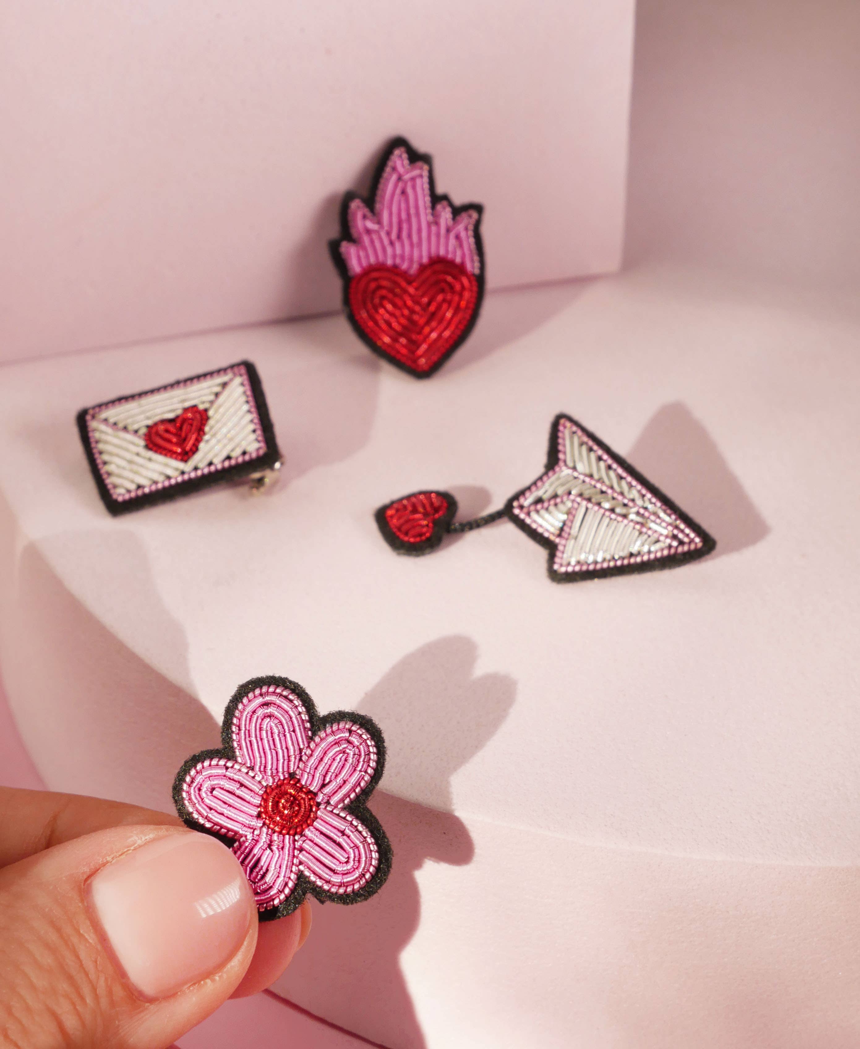 Broche Mini Enveloppe Mot D'Amour Fait Main Cannetille