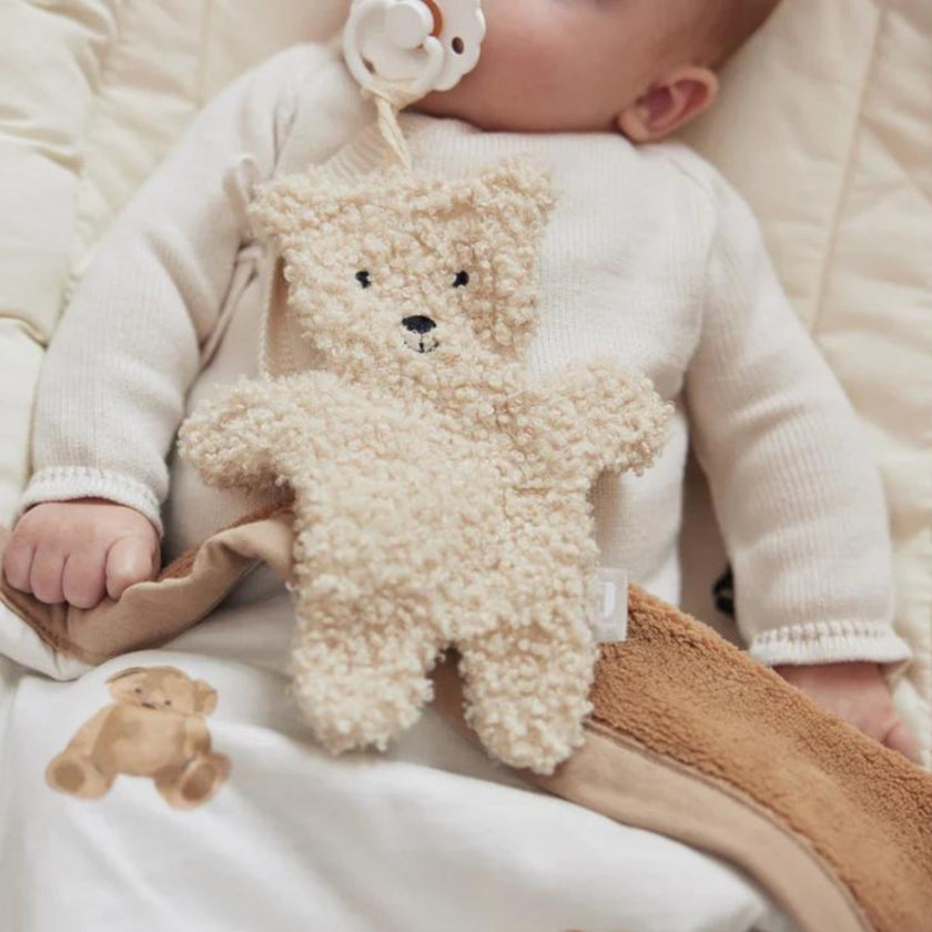 attaches tetine teddy bear