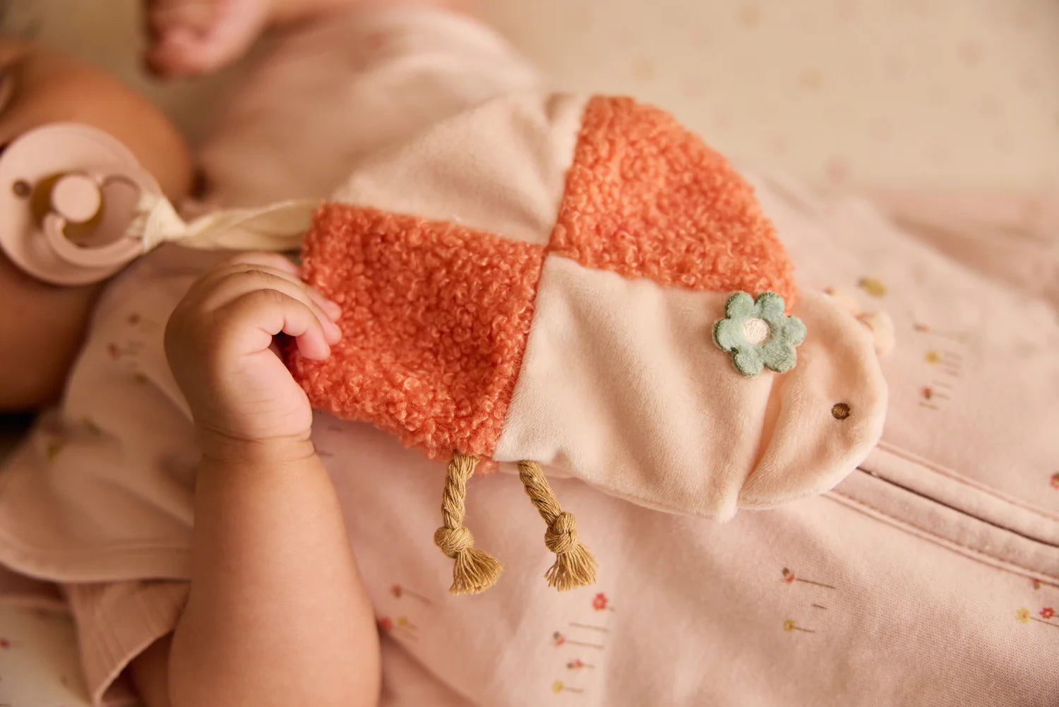 Attache tétine fleur jollein