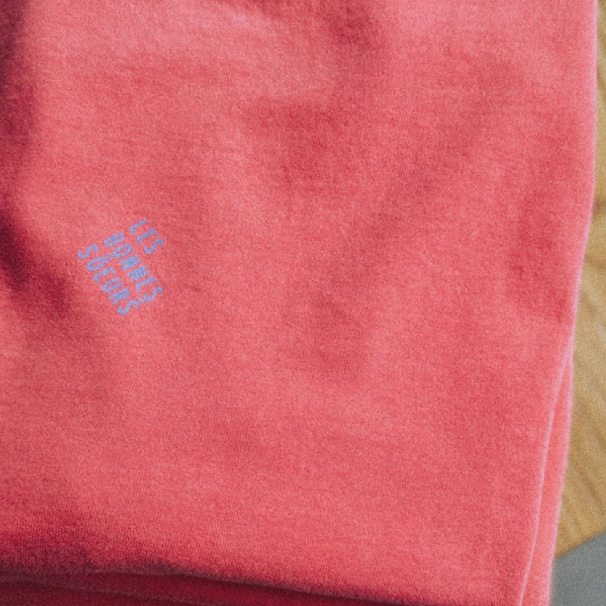 T-shirt oversize Basile rouge délavé – Les Bonnes Sœurs
