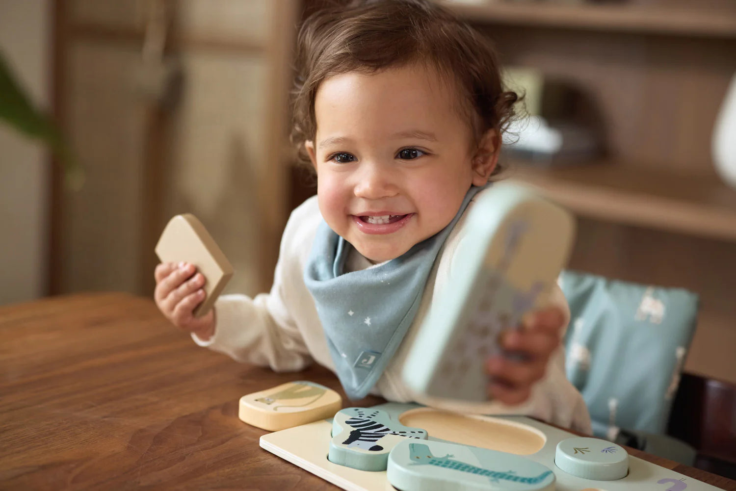Bavoir bandana bleu et blanc Jollein