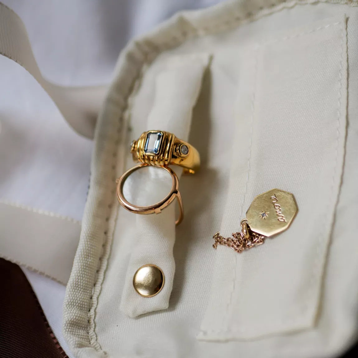 Boite à bijoux en velours côtelé marine