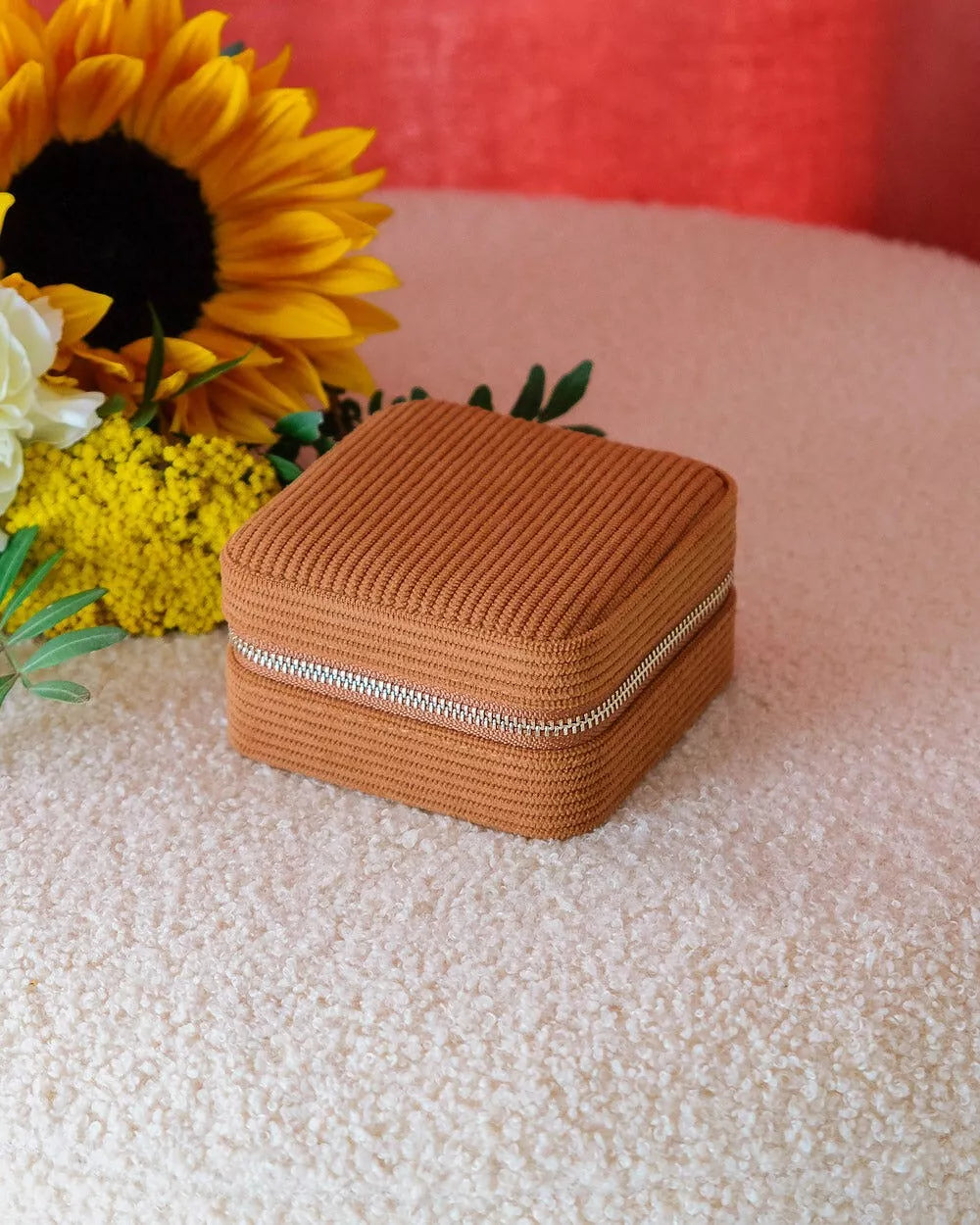Boite à bijoux en velours côtelé camel
