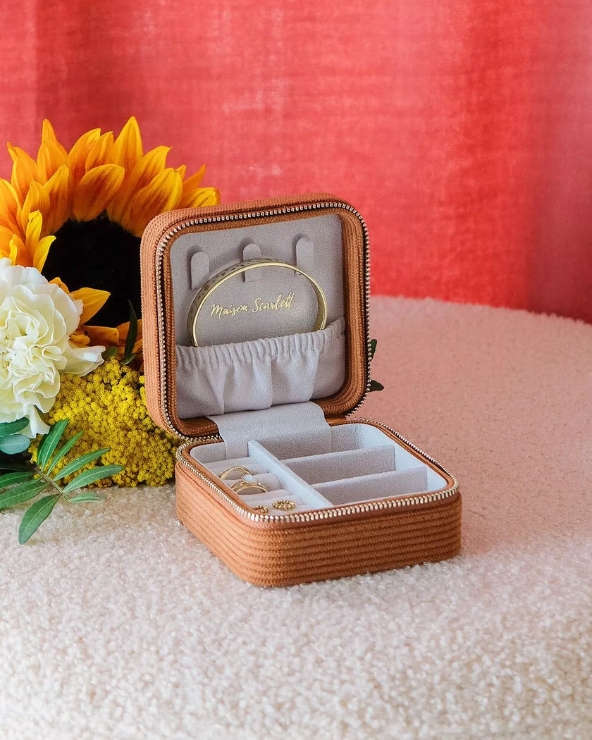 Boite à bijoux en velours côtelé camel