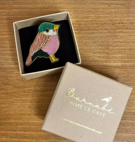 Broche oiseau barnabé aime le café 