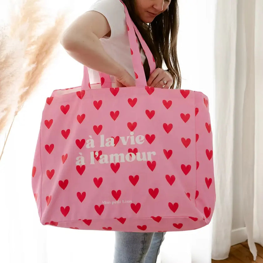 cabas xxl rose coeurs rouge à la vie à l'amour