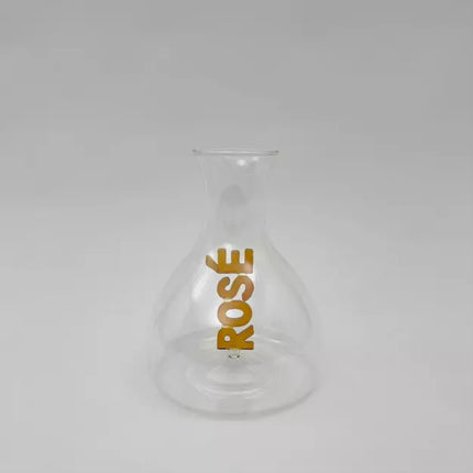 carafe en verre avec écriture rosé couleur ambre