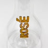 carafe en verre avec écriture rosé couleur ambre