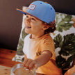 casquette bleu et camel