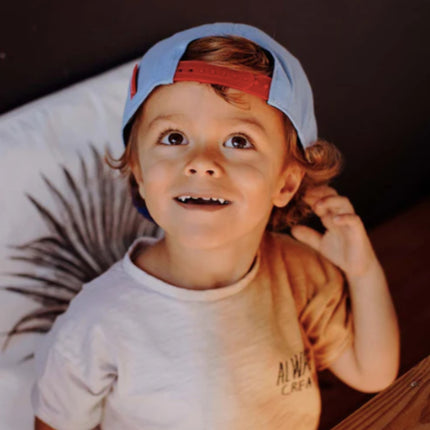 casquette bleu et camel