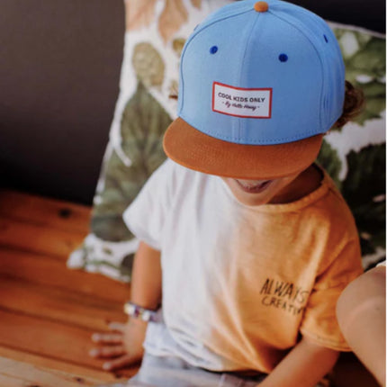 casquette bleu et camel