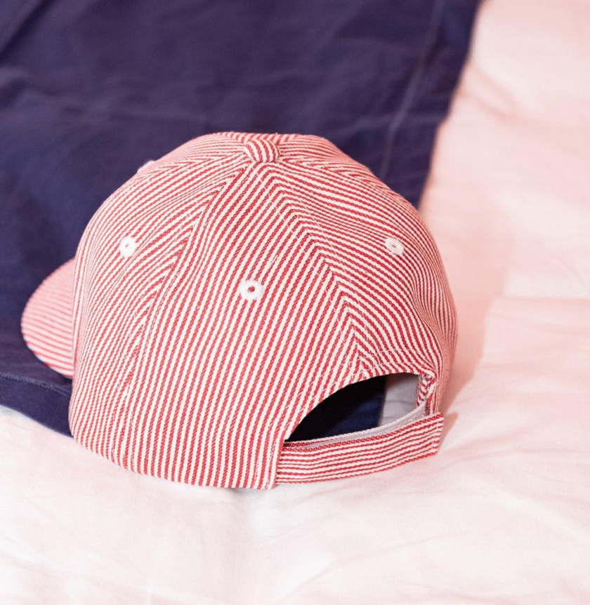 casquette mini louve rayée rouge