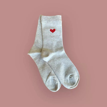 chaussette beige petit coeur rouge