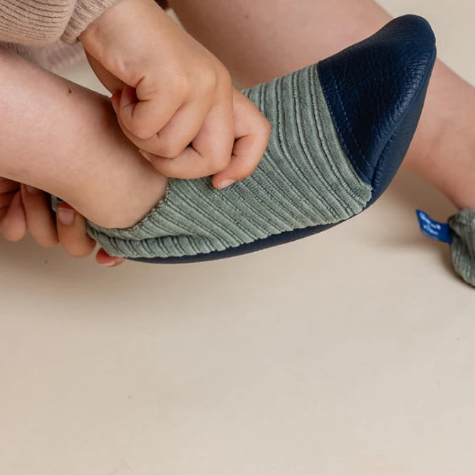 chaussons en velour vert