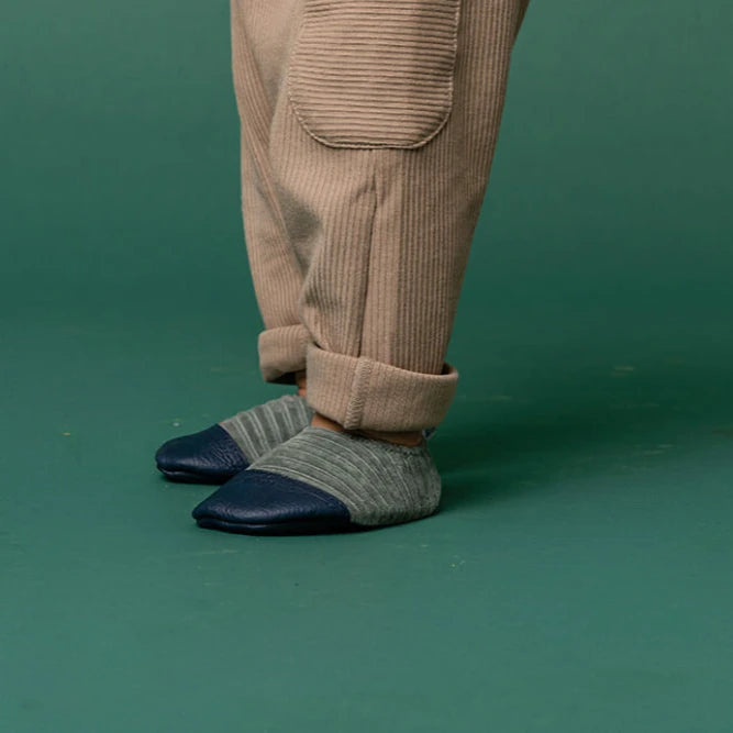 chaussons en velour vert