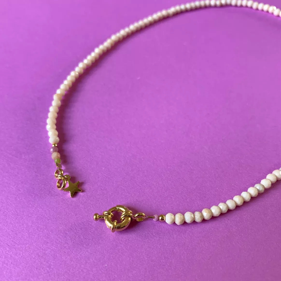 Collier avec fermoir étoile écru