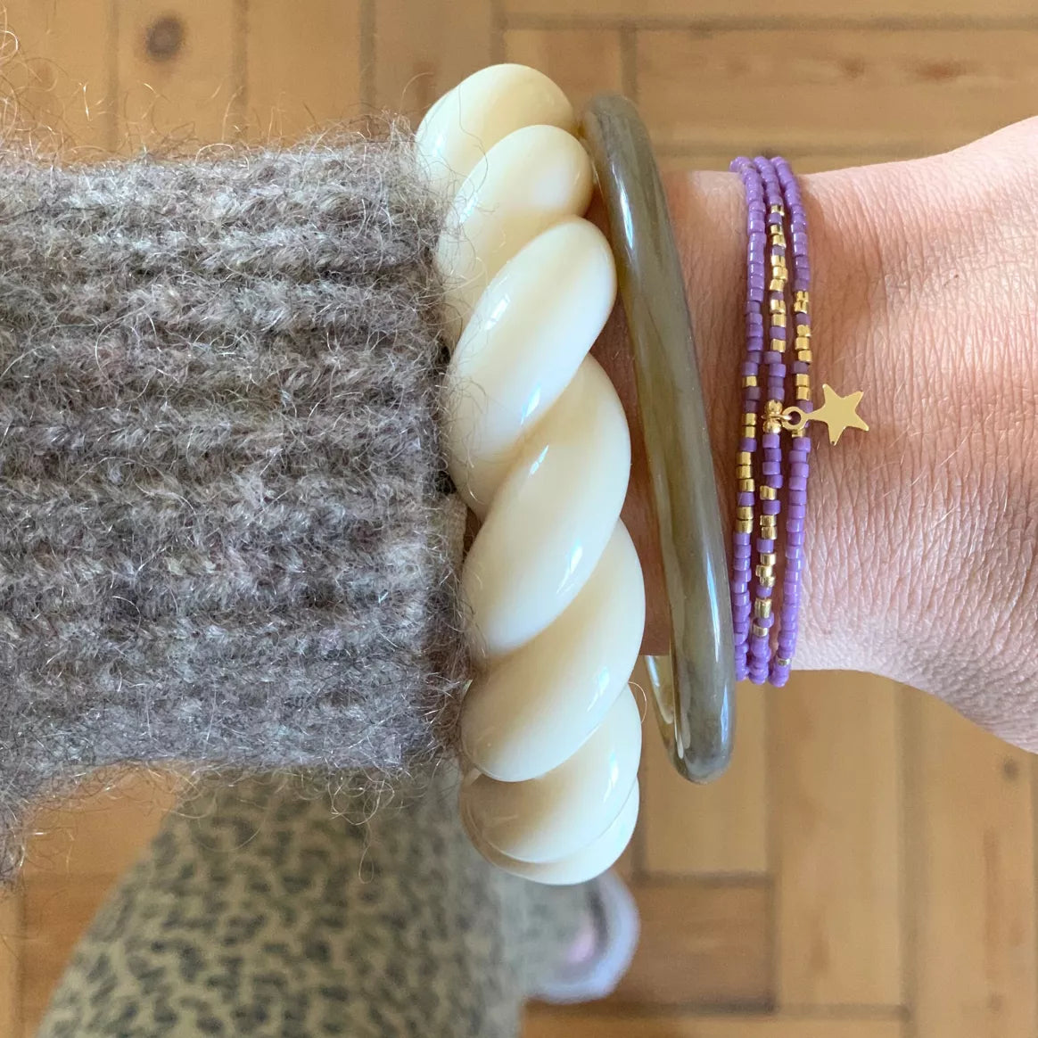 Collier violet avec pendentif étoile