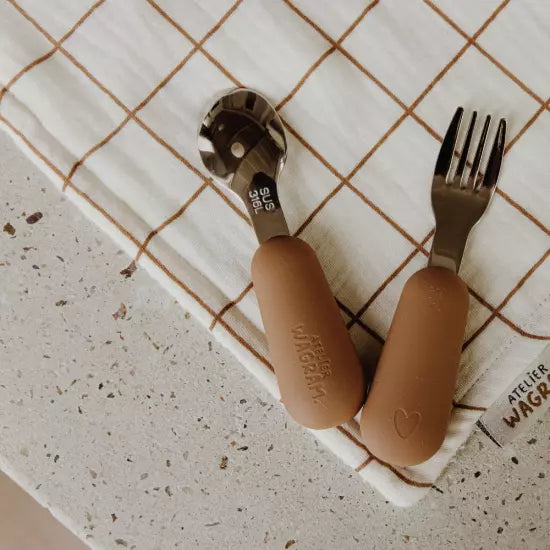 Couverts en silicone caramel atelier wagram