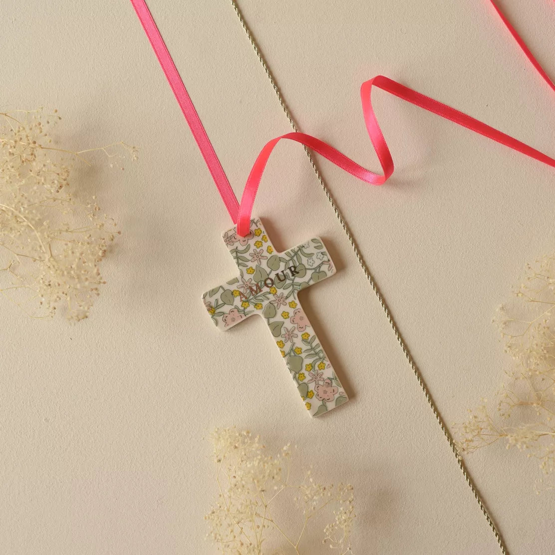croix murale lily amour