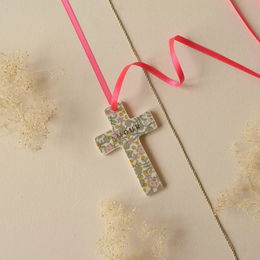 croix murale lily amour