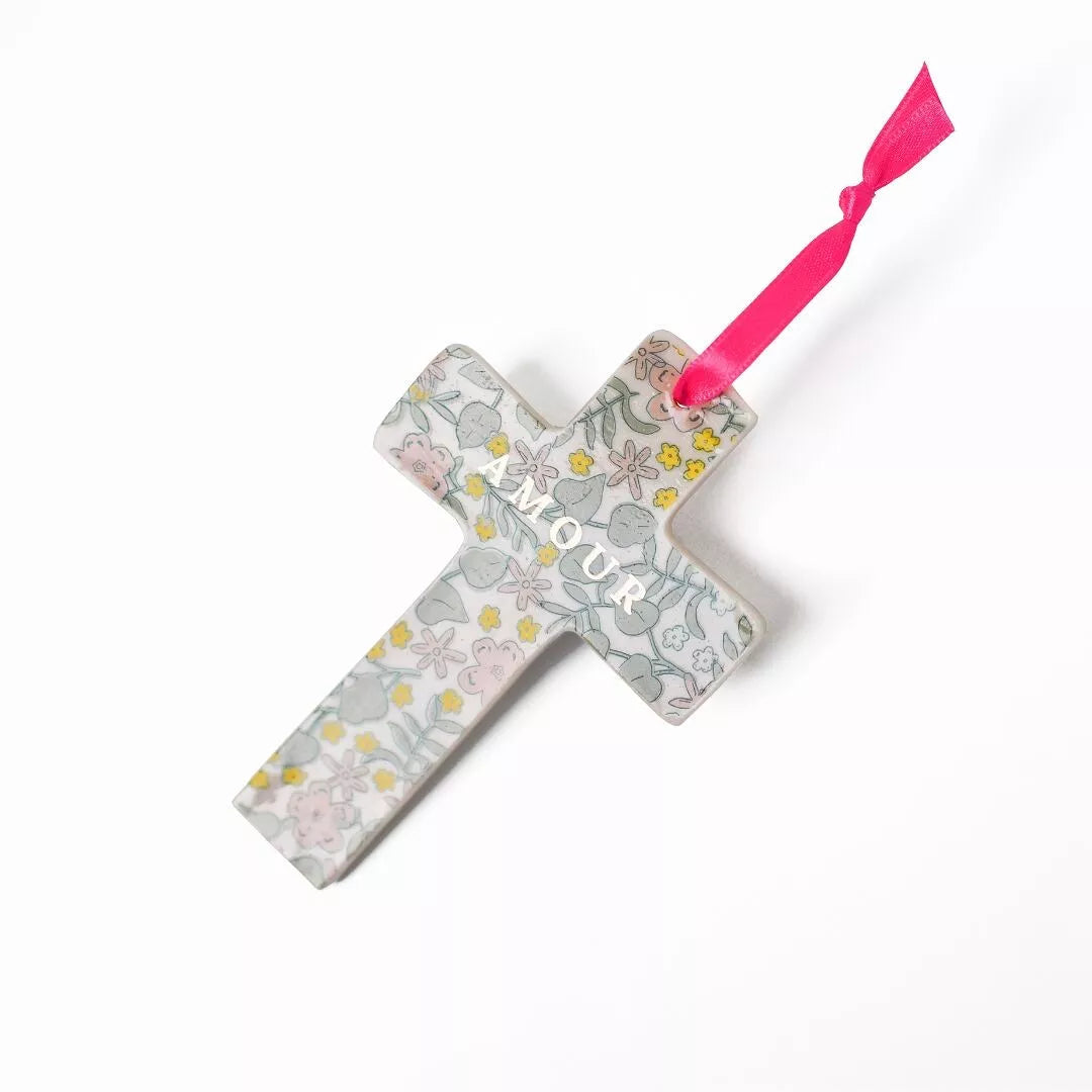 croix murale lily amour