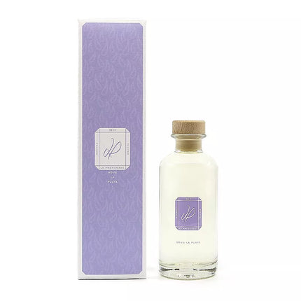 Diffuseur de parfum sous la pluie la promenade