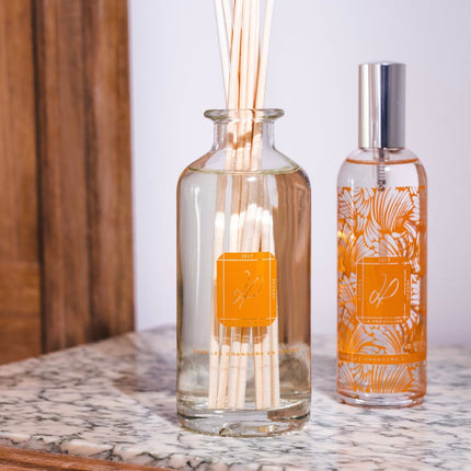 diffuseur dans les orangers en fleurs