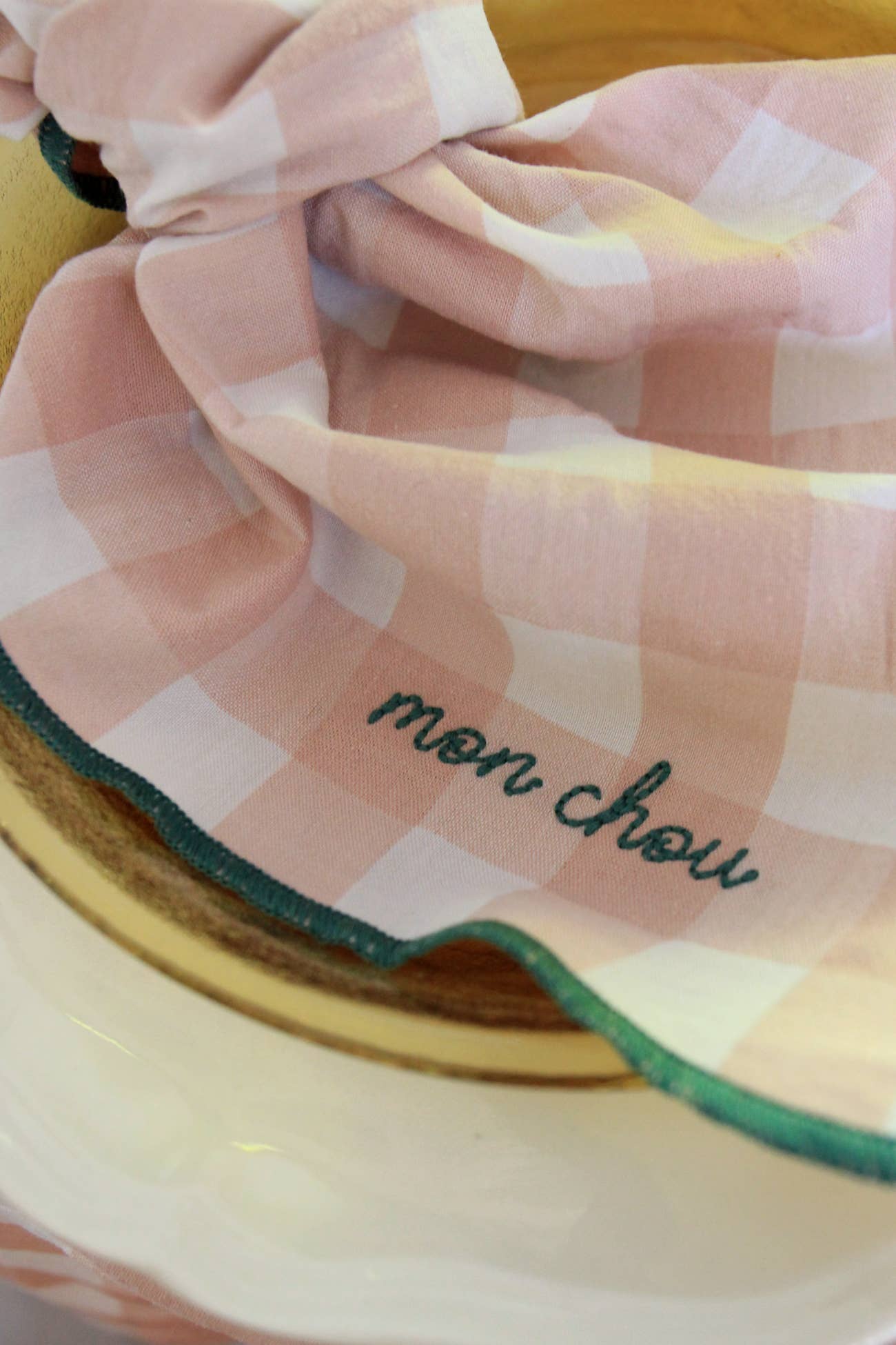 Serviettes de table à carreaux vichy et broderies