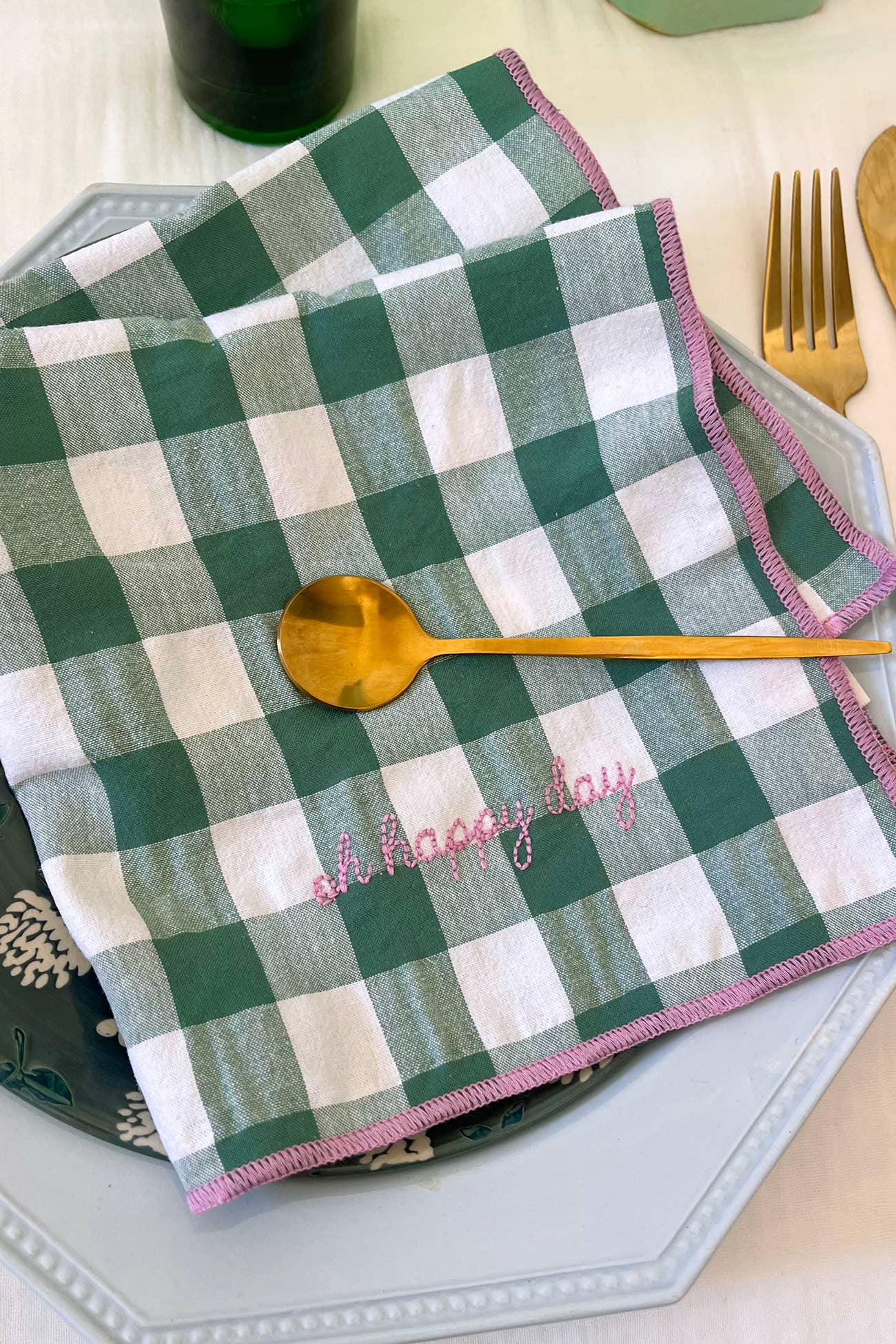Serviettes de table à carreaux vichy et broderies