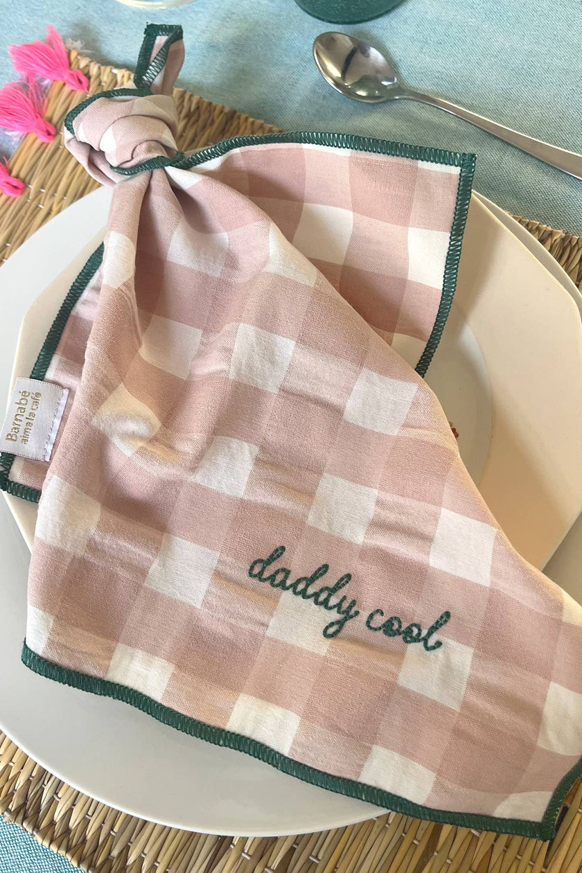 Serviettes de table à carreaux vichy et broderies