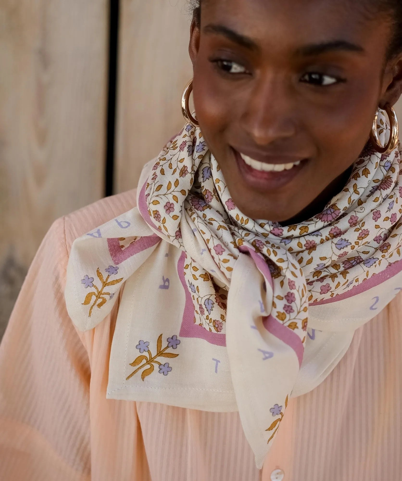 Grand foulard rosa violette Bellemme