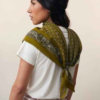 grand foulard kaki