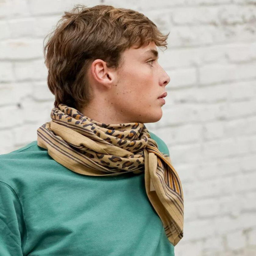 grand foulard leopard camel