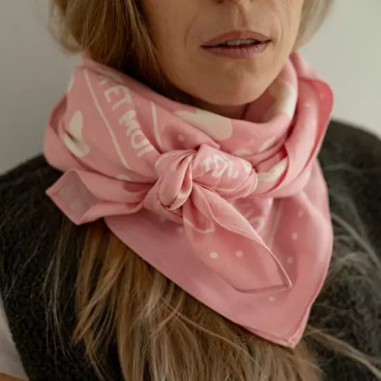 Foulard rose et blanc grand format atelier wagram