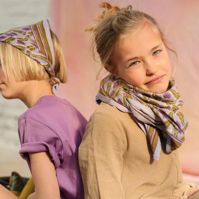foulard vert et violet
