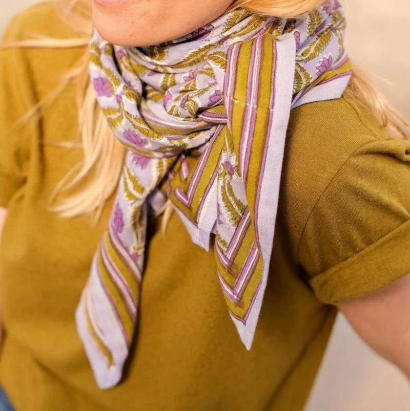 foulard vert et violet