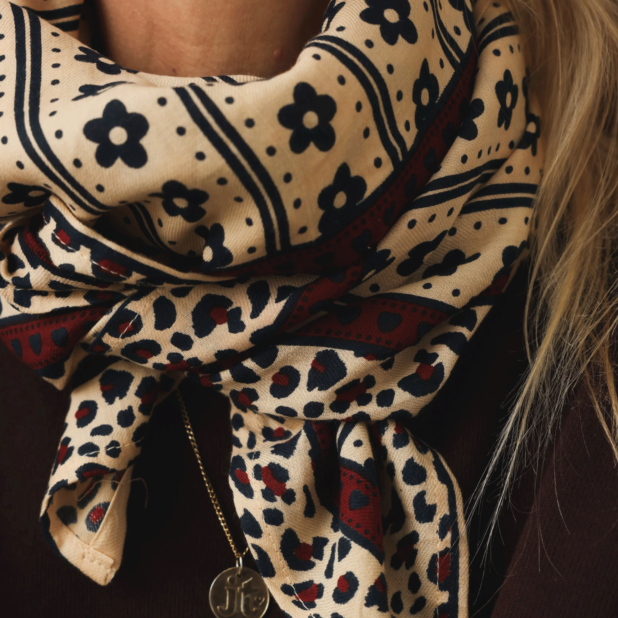 Grand foulard Léopard bordeaux