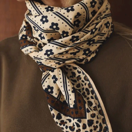 Grand foulard Léopard fleuri
