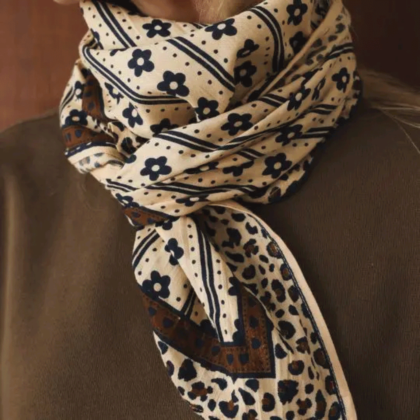 Grand foulard Léopard fleuri